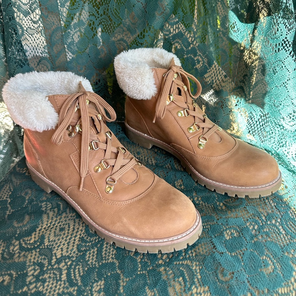 Tommy Hilfiger Tan Lace up Combat Boots with Cream Faux Fur Size 10M.
